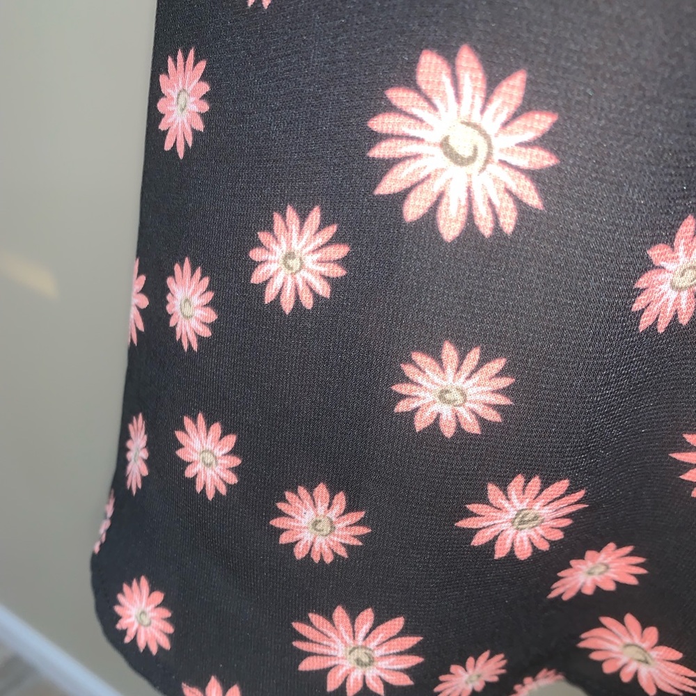 Sheer floral blouse with lace back - Picture 6 of 7